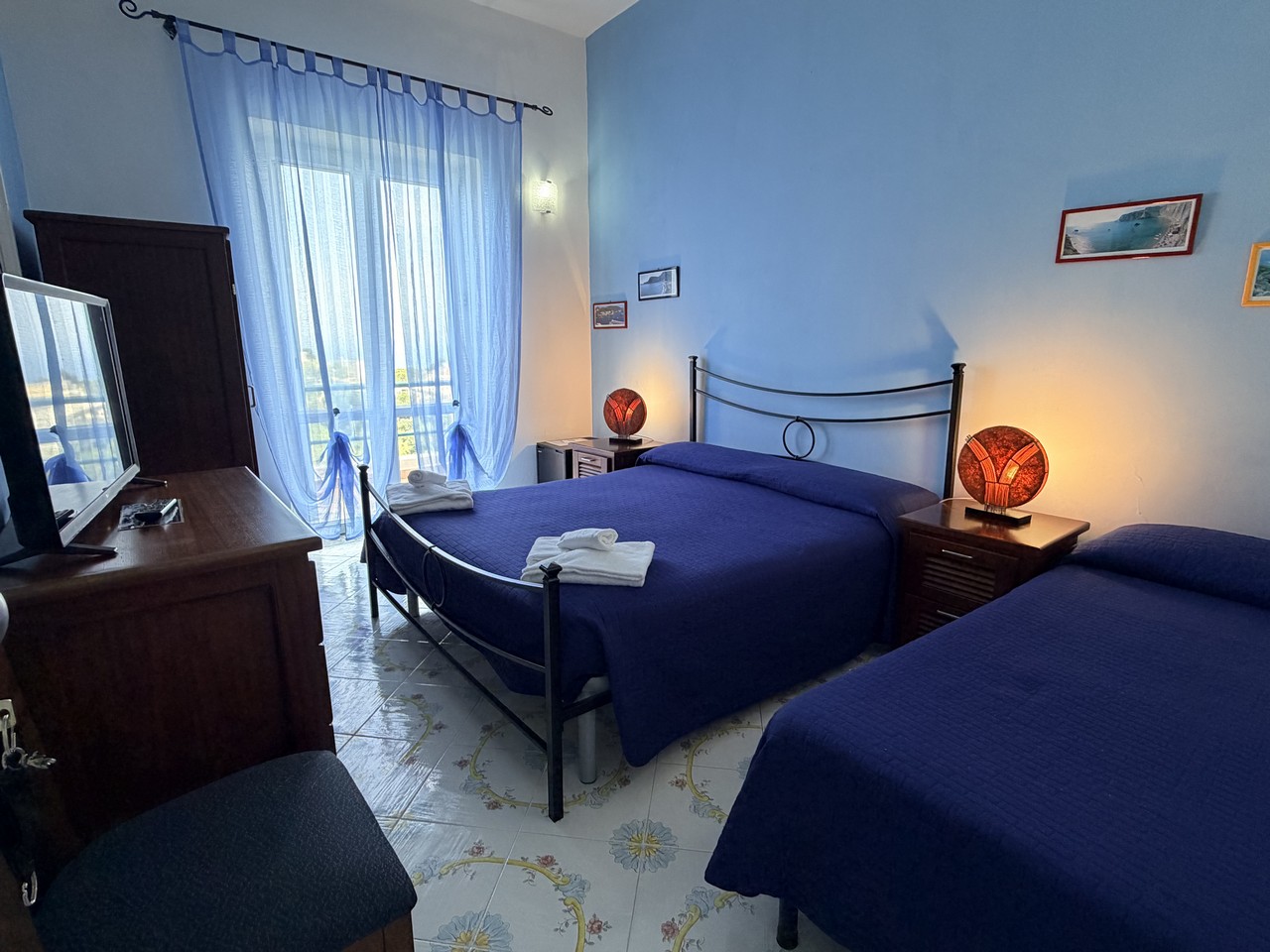 Camera tripla vista mare